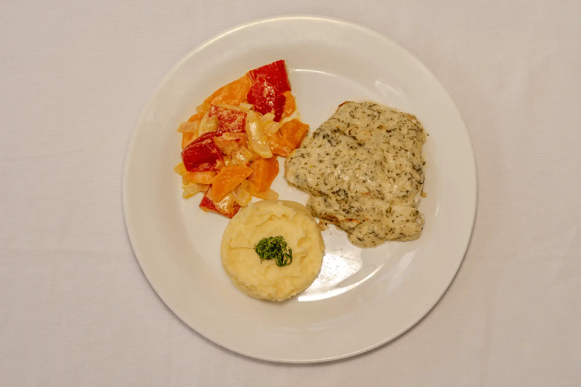 SEA BASS WITH GARLIC SAUCE / RÓBALO  AL AJILLO